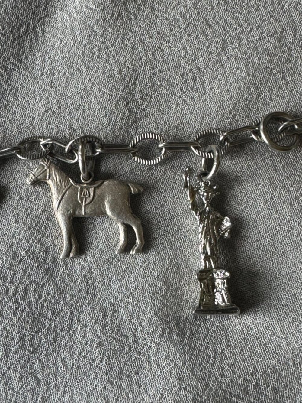 Vintage 925 Sterling Silver Charm Bracelet w/ 6 Sterling Silver Charms - Picture 4 of 12
